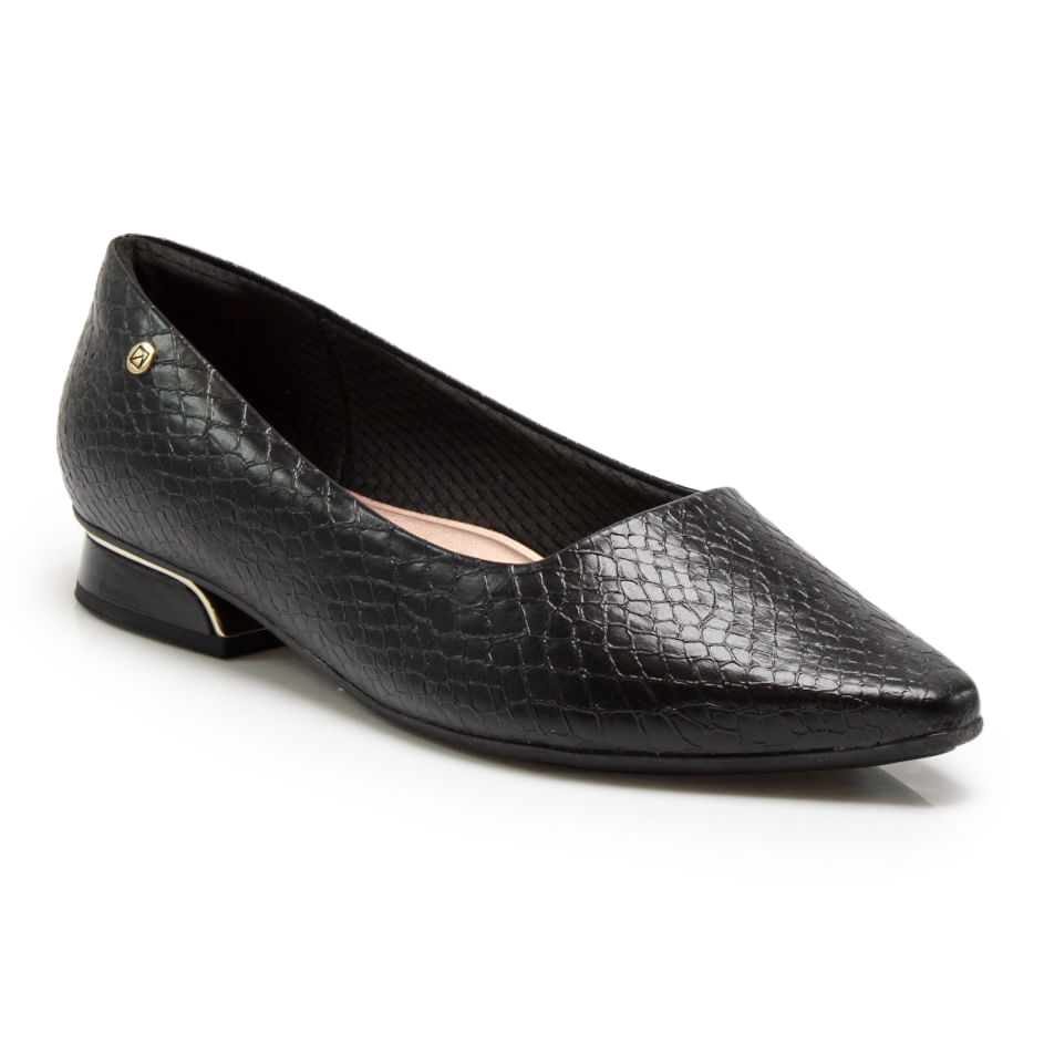 Sapato Piccadilly croco preto vista 3/4 frontal mostrando cabedal texturizado e interior acolchoado